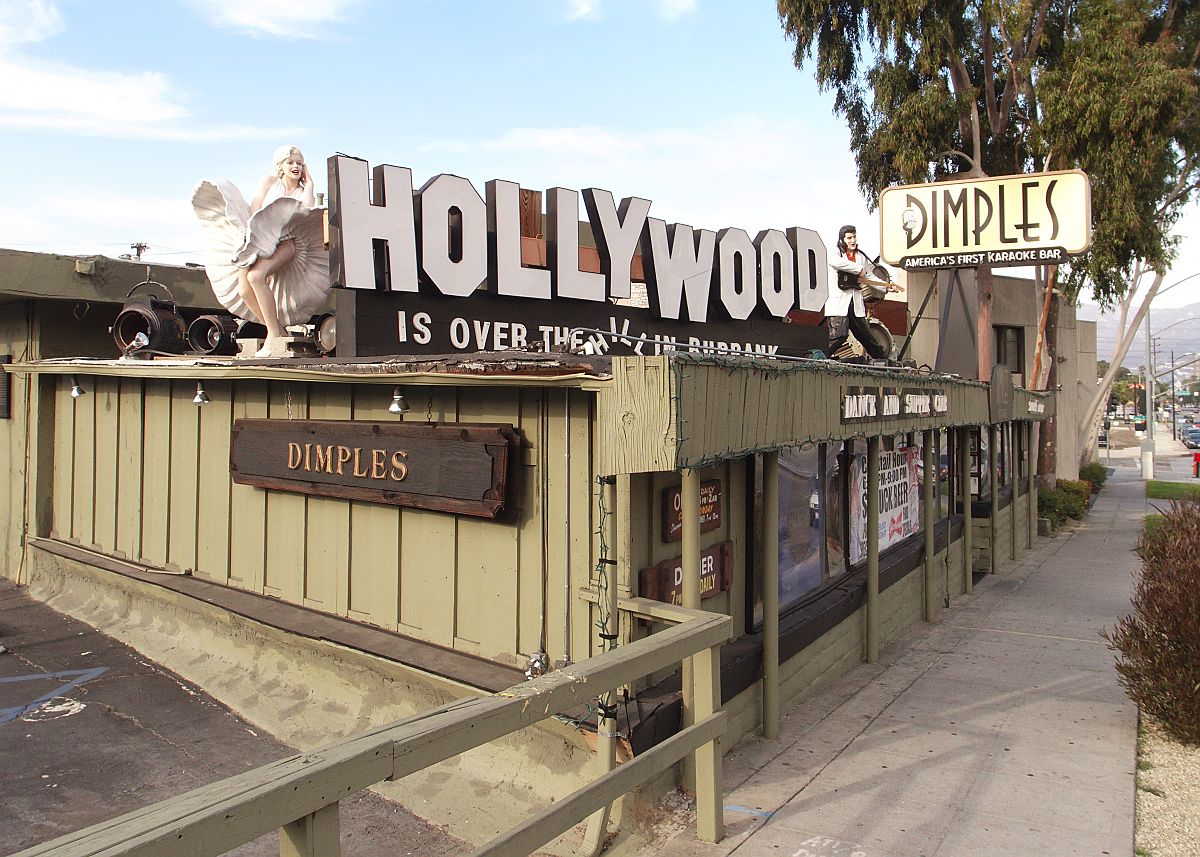 photo of the first karaoke bar in America