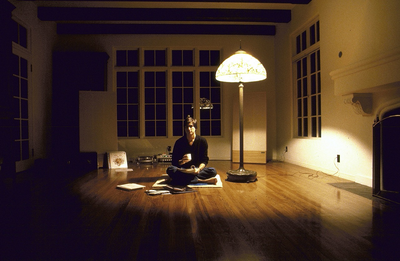 photo of steve jobs sitting alone in an empty room